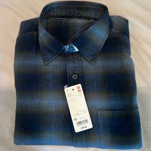 Brand New, tags, Uniqlo flannel men XS button up shirt. Blue, green, grey plaid.